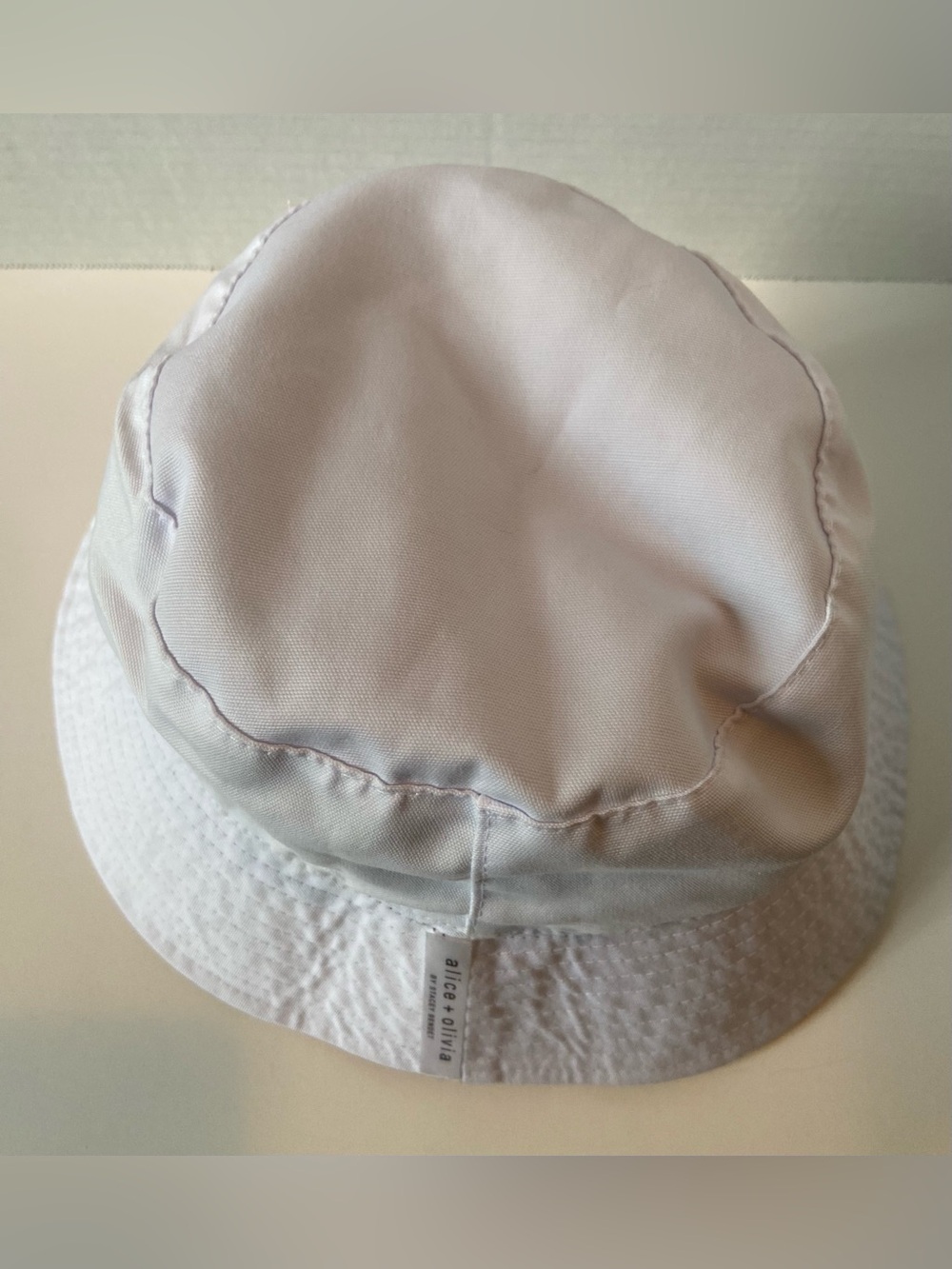 Alice + Olivia Reversible Bucket Hat Black with Daisy Print / Solid White NEW - Picture 3 of 7